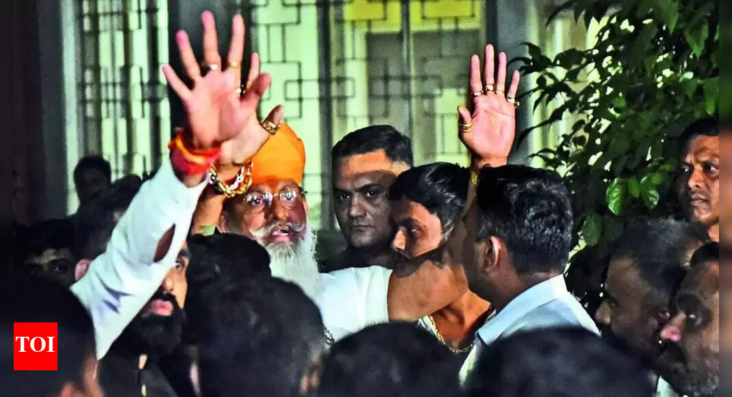 As BJP's Parshottam Rupala faces Kshatriya anger, Congress's Paresh Dhanani pads up | India News - Vimarsana News