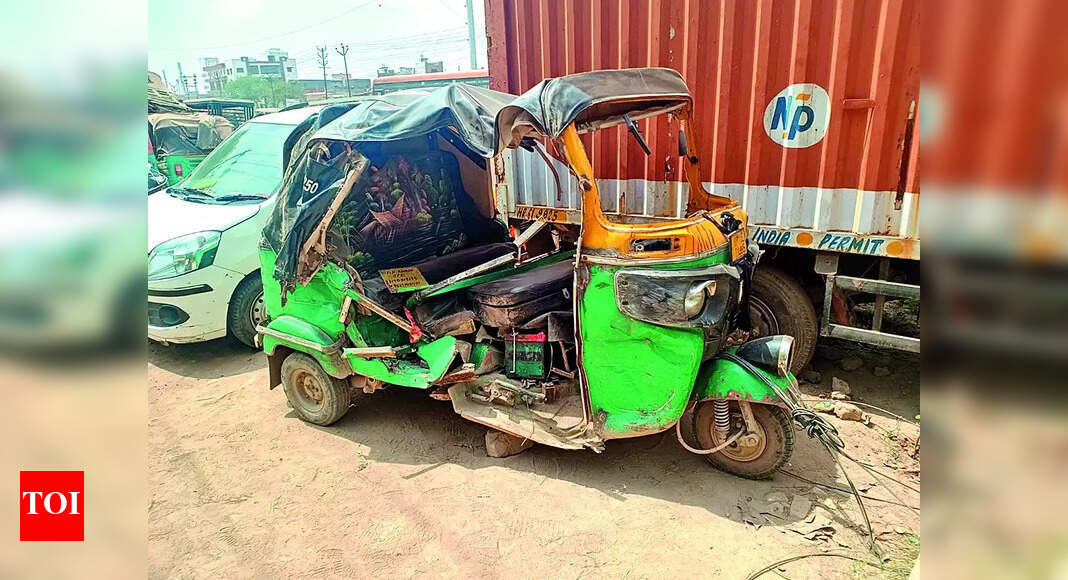 Accident: 1-way Road, 2-way Traffic: Truck Rams Auto In Loni, 2 Women ...