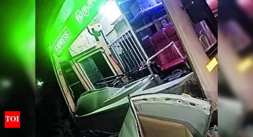 Tirupur Car Crash: Five Of Family Die In Tirupur Car Crash | Coimbatore ...