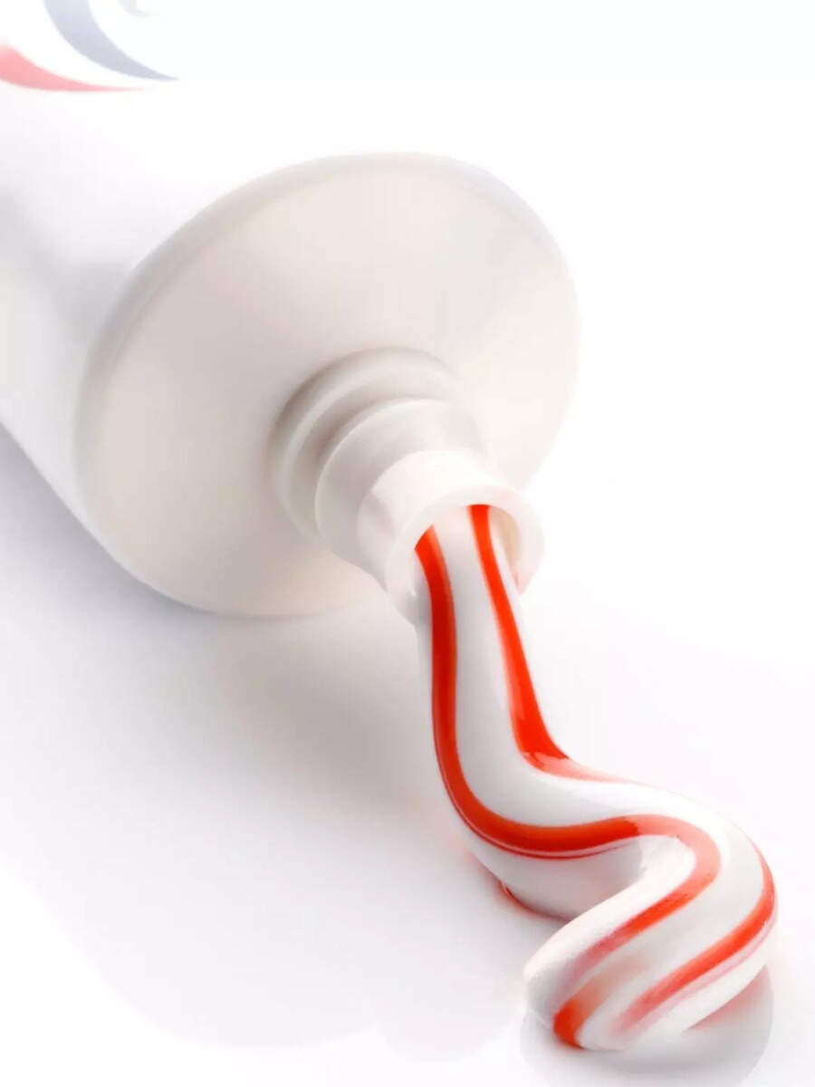  டூத் பேஸ்ட் கொண்டு துணிகளை பளிச்சென்று மாற்றலாம் தெரியுமா? 