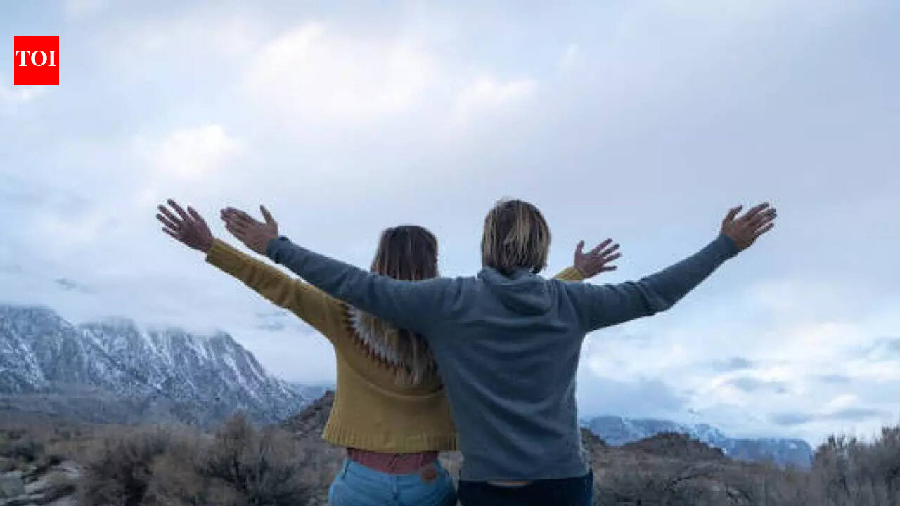 How to balance independence and togetherness in a relationship