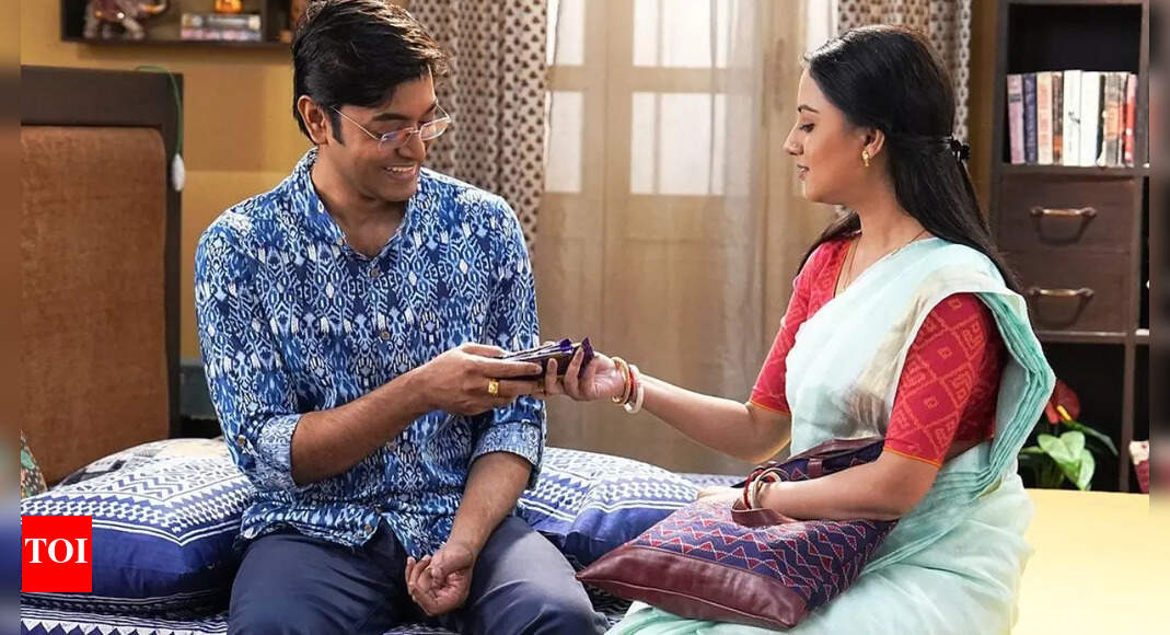 Kar Kache Koi Moner Katha: Shimul takes a leap with Parag once again; Will she find happiness? - Vimarsana News
