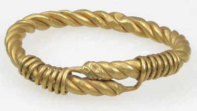 A boy walking his dog discovers 2000-year-old antique gold bracelet