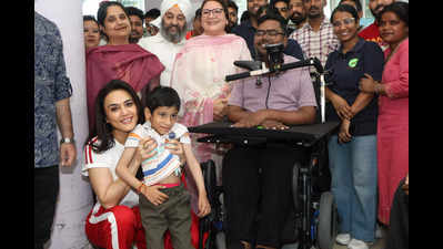 Preity Zinta delights patients at a Chandigarh facility