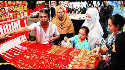 Mkts abuzz with last minute Eid shopping