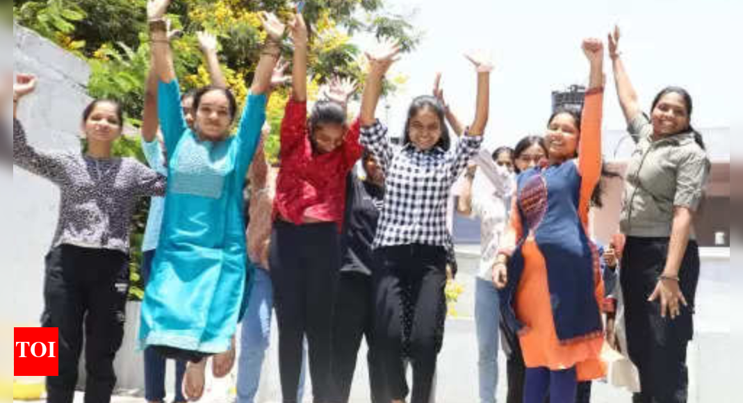 Record 81% pass II PU exams; 3 share top rank in Arts stream | Bengaluru News - Vimarsana News