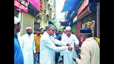 BJP, TMC netas connect with voters on Eid day
