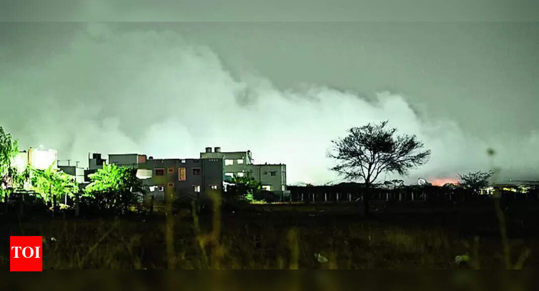 Vellalore Dump Yard: Thick Smoke From Vellalore Dump Yard Triggers Respiratory Issues | Coimbatore News - Vimarsana News
