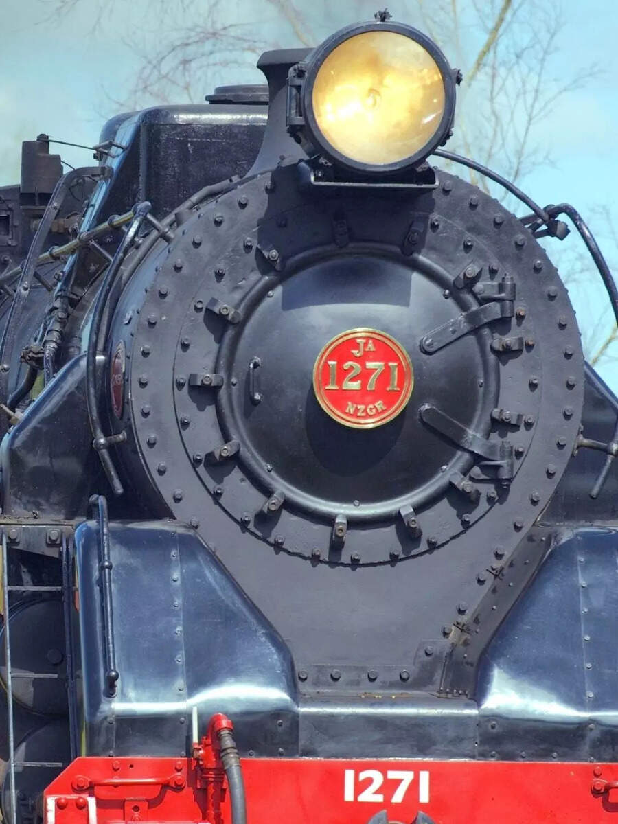  இந்தியாவின் பழமையான 10 சிக்கு-புக்கு ரயில் நிலையங்கள்! 