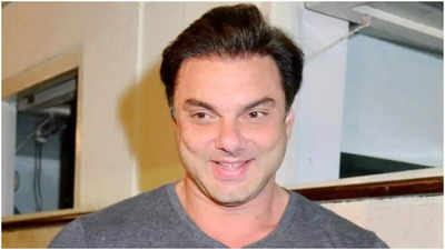Sohail Khan recalls an awkward encounter with his ex-girlfriend's mother; says, 'I thought it was my girl who was with me in the closet so I started feeling her up'