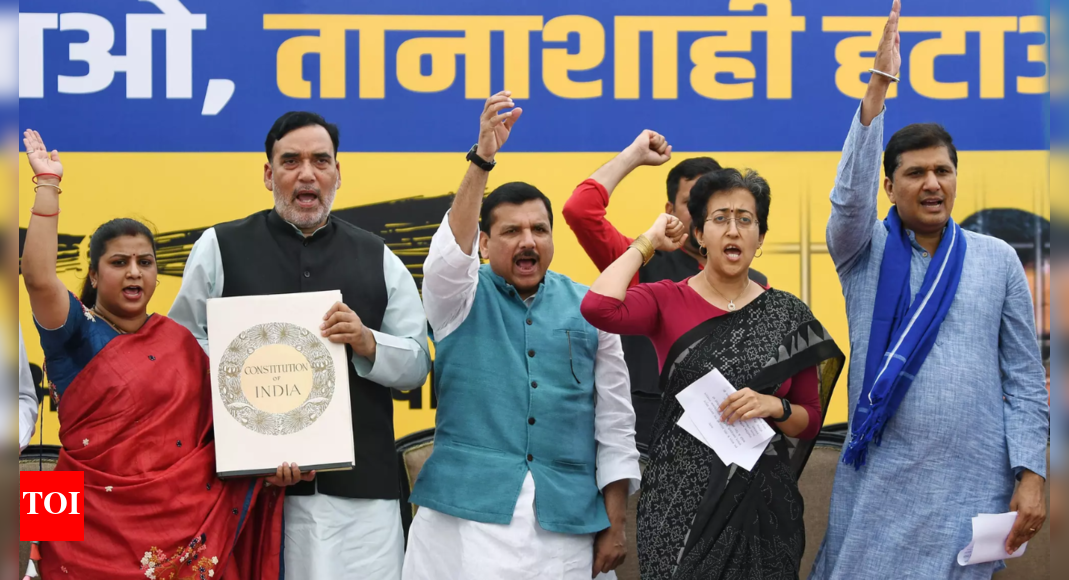 Arvind Kejriwal Live Updates: AAP leaders read out Preamble to ...