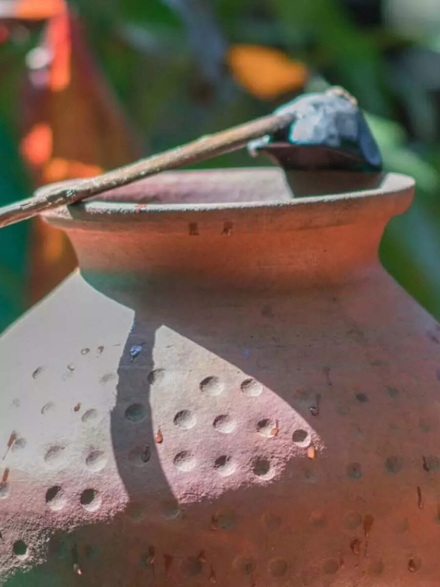  ​தினமும் வெறும் வயிற்றில் பானை தண்ணீர் குடிச்சு வந்தா, இவ்வளவு நன்மைகளா?​ 