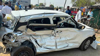 Infant among 4 killed as truck hits car on Agra-Delhi highway