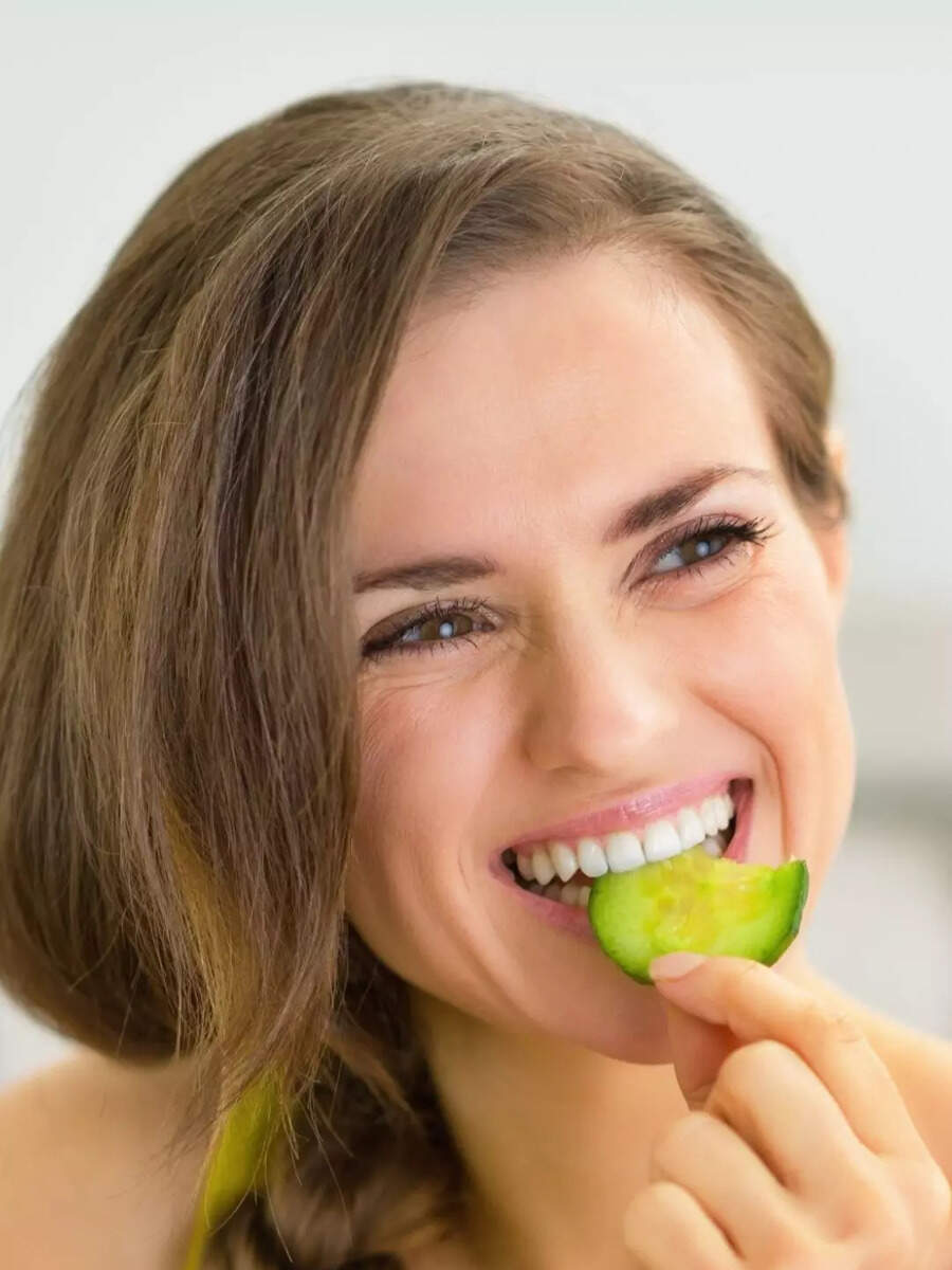 வெயில் காலத்தில் வெள்ளரி சாப்பிடுவதால் கிடைக்கும் 10 நன்மைகள்! 10 benefits of eating cucumber in