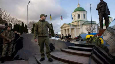 Ukraine says strengthening defences in battered frontline town