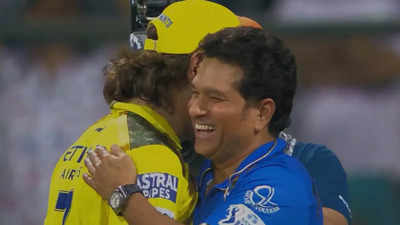 Picture Perfect! Sachin Tendulkar hugs MS Dhoni after MI-CSK match