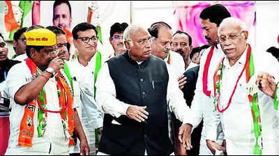 Kharge: 50% govt jobs to women, ₹1 lakh to poor youth