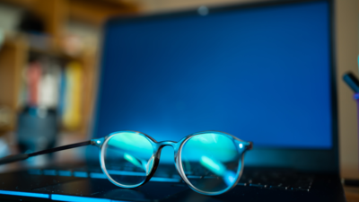 10 tips to protect eyes from damaging blue light from screens