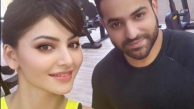 Urvashi Rautela shares a selfie with Jr. NTR from the gym