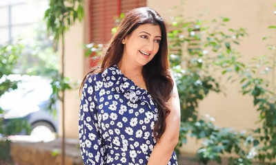 Juhi Parmar gives fans a good reason to keep smiling