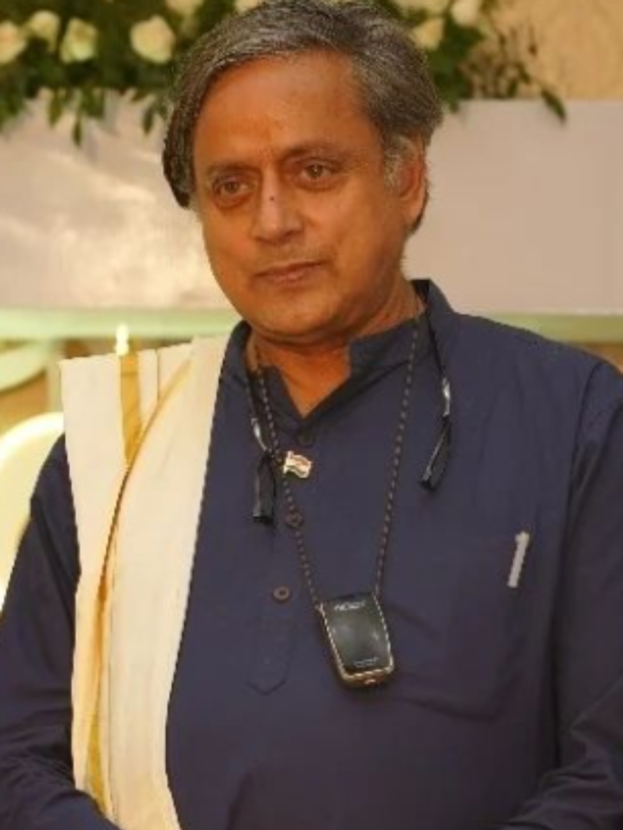8-books-by-dr-shashi-tharoor-that-should-be-on-everybody-s-to-be-read