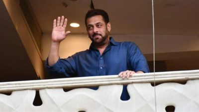 Out-of-towners take selfies outside Salman Khan's house as they arrive to show solidarity with 'Bhai'
