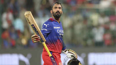 Monstrous! Dinesh Karthik smashes the longest six of IPL 2024 against Sunrisers Hyderabad. Watch