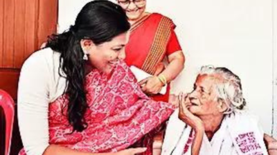 105-yr-old sets example for young voters
