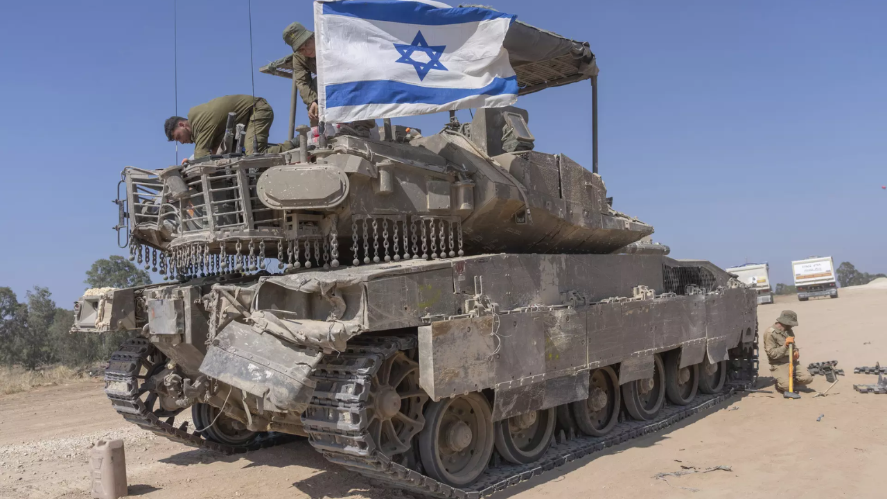 自制を求める声が高まる中、イスラエル軍がイラン攻撃への対応を誓う