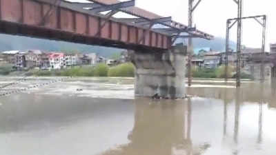 4 dead after boat capsizes in Jammu & Kashmir's Jhelum river