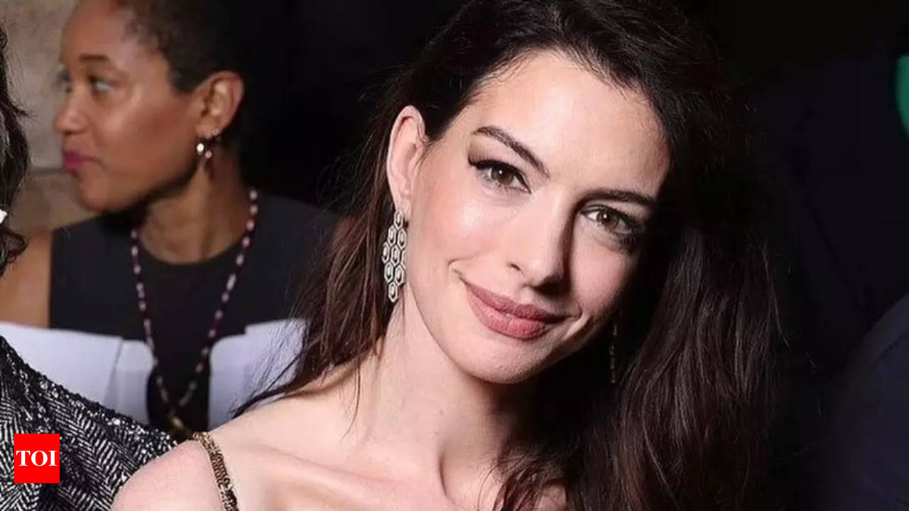 Juicy when there is conflict between two characters: Anne Hathaway on  recipe for ideal rom-com | - Times of India