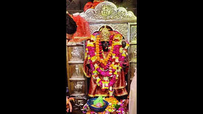 Devotees throng prominent temples & hold Kanya puja on 8th day of Navratra
