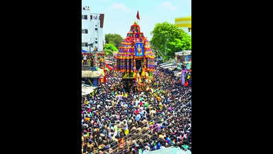 Thousands attend Chithirai car fest at Samayapuram