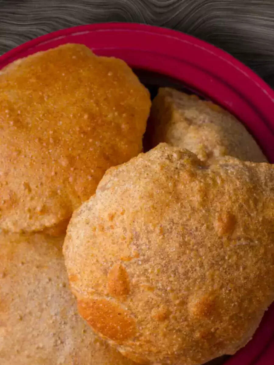  பூரியில் இவ்வளவு வகைகளா? இந்தியாவின் பிரபலமான பாரம்பரியமான பூரி வகைகள் 