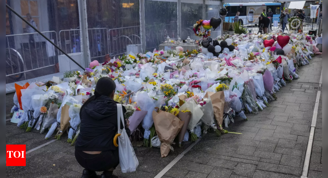 Sydney shopping mall reopens after stabbings. Police make first arrest ...