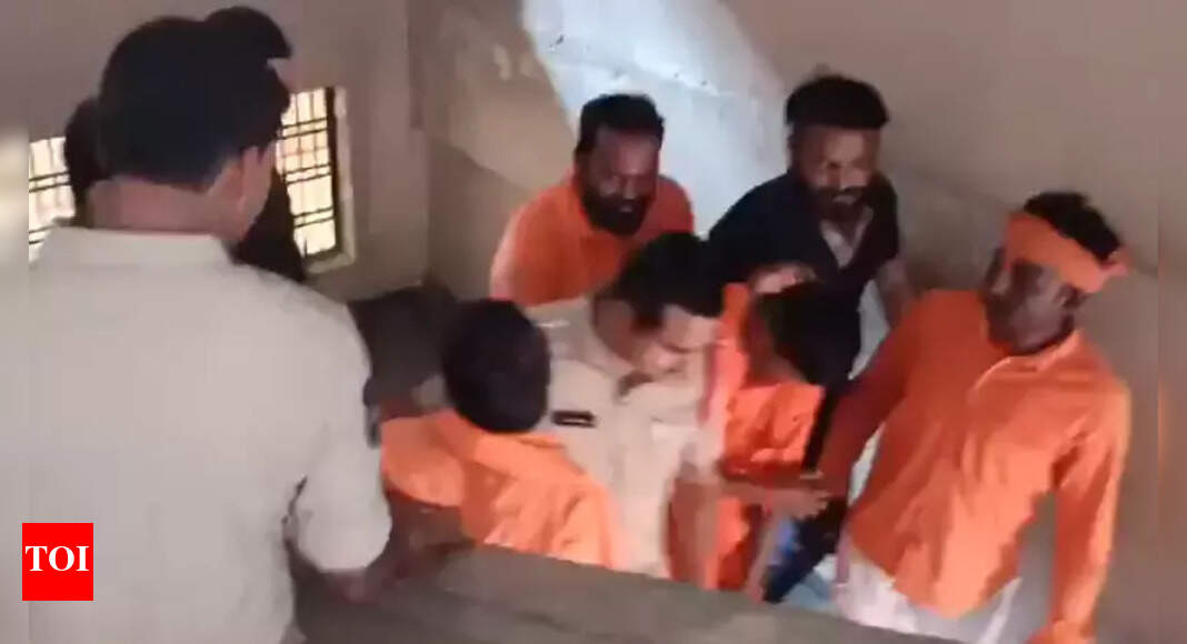 School Vandalised: Row Over Attire: School Vandalised | Hyderabad News - Vimarsana News