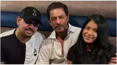 Shah Rukh Khan's candid moment with cricketer Sunil Narine and his wife went viral on the internet