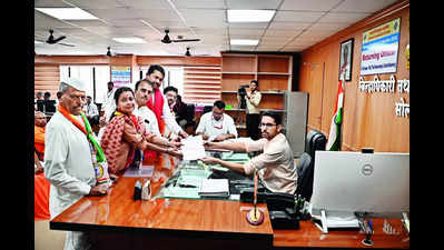 Praniti Shinde files nomination from Solapur Lok Sabha seat