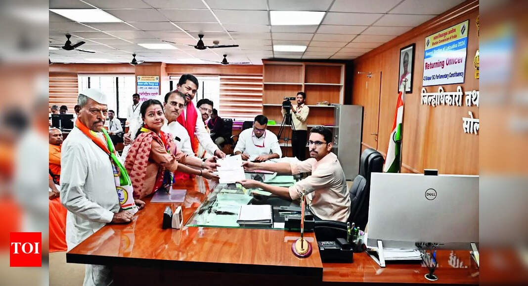 Praniti Shinde: Praniti Shinde Files Nomination From Solapur Lok Sabha ...