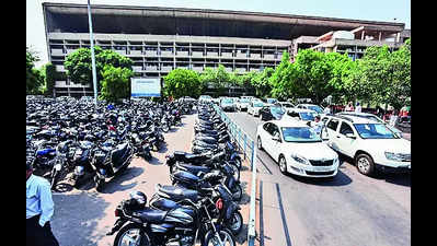 Space crunch: UT agrees to give 15-acre plot to HC