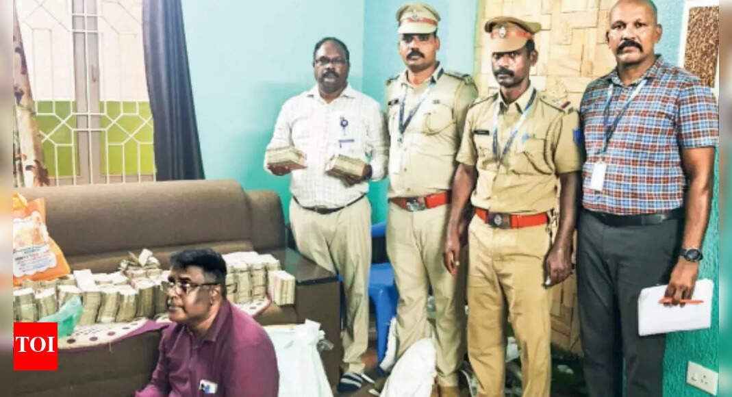 Voters' mobiles ring with UPI deposit alert, but not all smile in Tamil Nadu | Chennai News - Vimarsana News