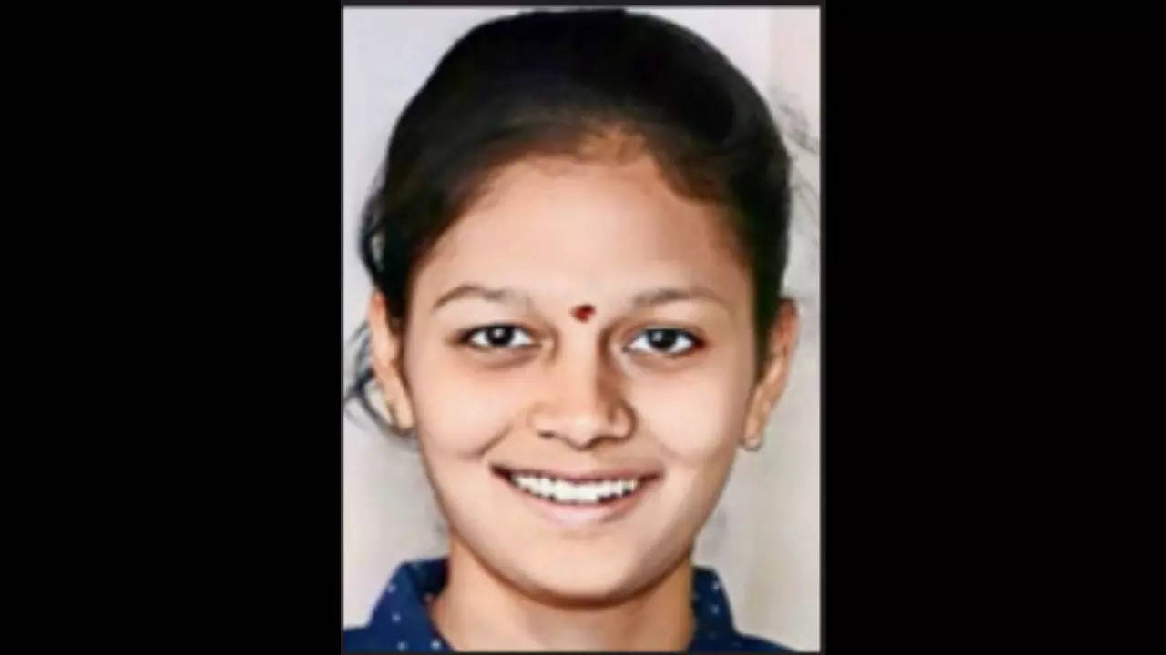 Karnataka varsity MCA student dies after stalker stabs her on campus |  Hubballi News - Times of India