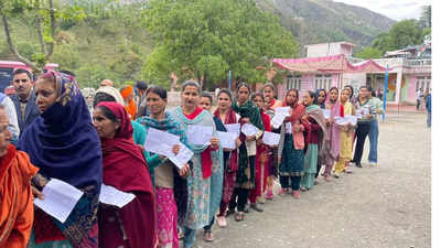 LS Polls: Amid rains polling gathers pace across Udhampur segment, 43.11 % turnout till 1pm