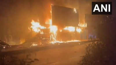 Fire breaks out at supermarket in West Bengal