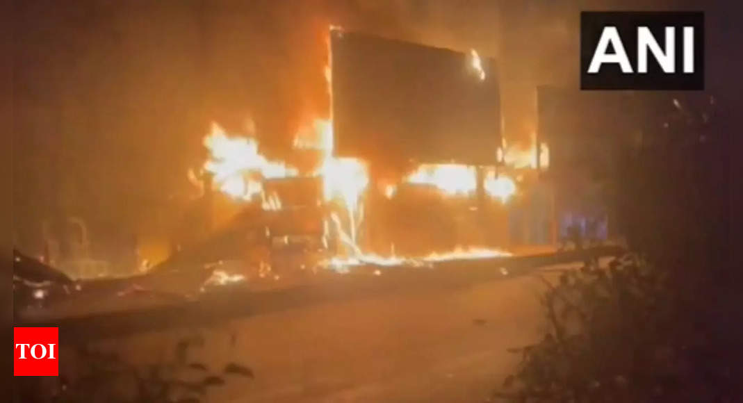 fire breaks out at supermarket in West Bengal