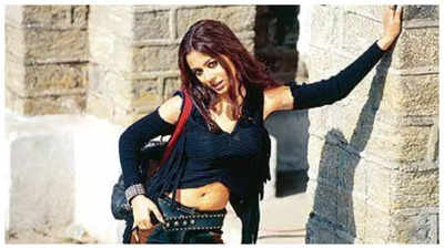 Bollywood Throwback: Did you know that Aysha Takia was part of Shah Rukh Khan’s Main Hoon Na in place of Amrita Rao?