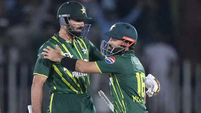Pakistan trounce depleted New Zealand by 7 wickets in second T20I