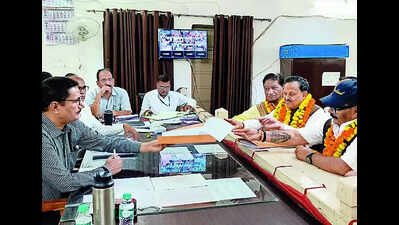 LS polls: BJP, Cong candidates file nominations for Kanpur Nagar seat