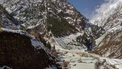 104 roads blocked due to rain & snowfall in Himachal Pradesh; IMD issues yellow alert