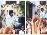 Big B chats with fans during Sunday 'Darshan' at Jalsa 